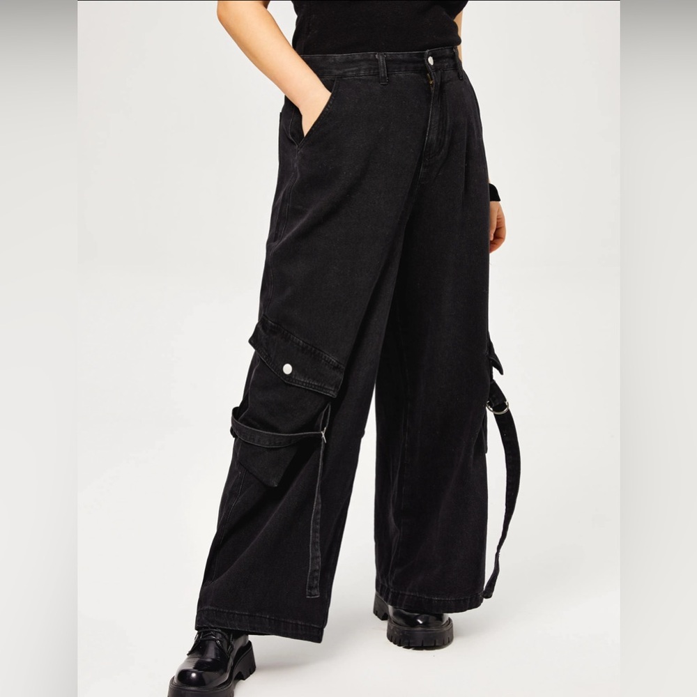BNWOT black cargo wide leg jeans